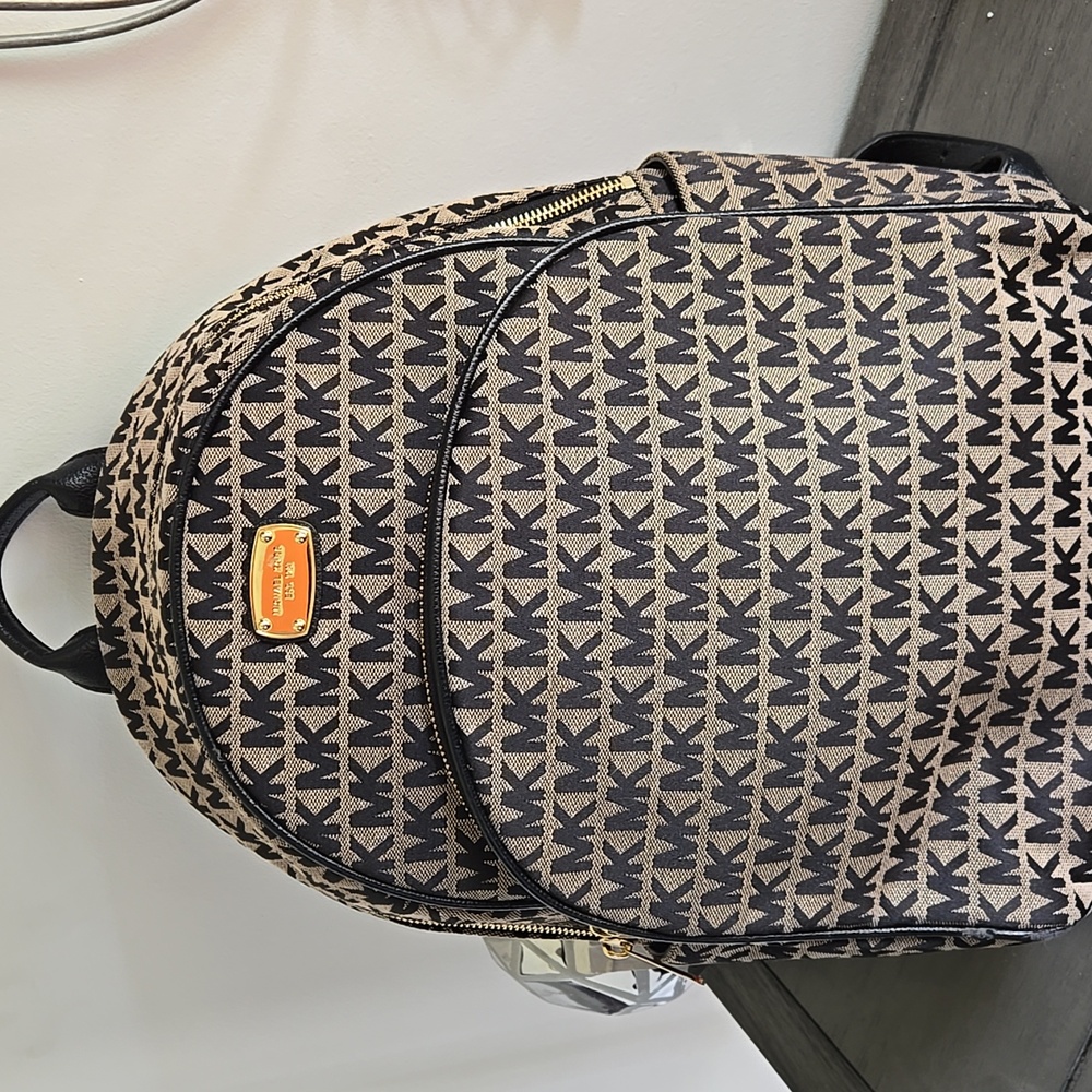 Michael Kors Jacquard Backpack Black/Tan - Picture 3 of 17